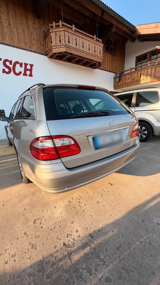 Mercedes-Benz E220 2004 — photo 5