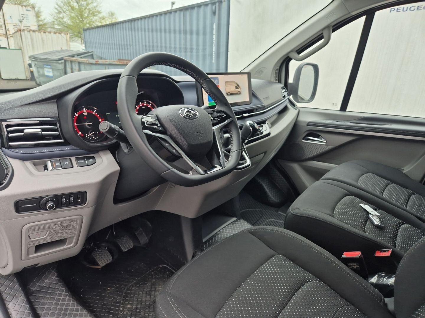 Fahrzeugabbildung Maxus Deliver7 2.0 TDCi KW L2 El. Schiebetüren CarPlay