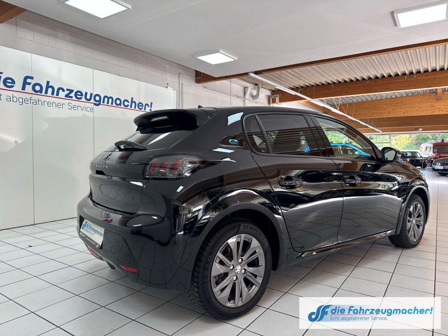 Fahrzeugabbildung Peugeot 208 e- Allure 136 Navi LED Apple CarPlay Android
