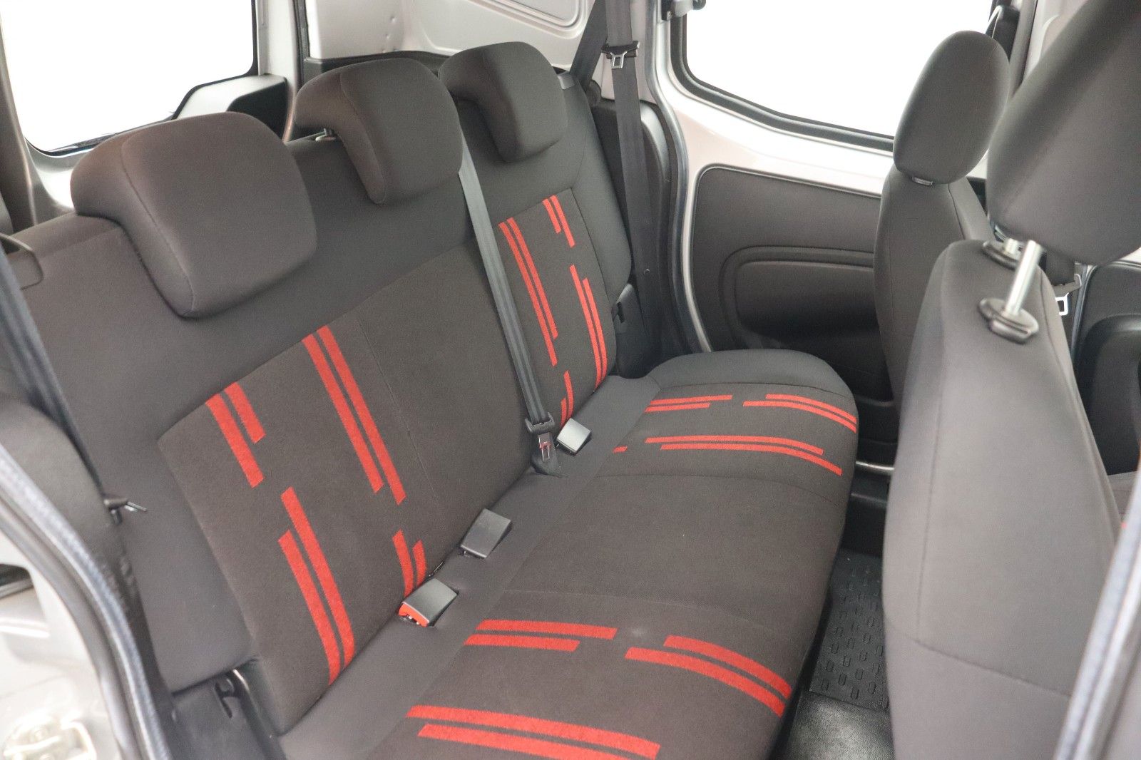 Fahrzeugabbildung Fiat Fiorino SX 1.2 Kombi SHZ AHK KLIMA PDC