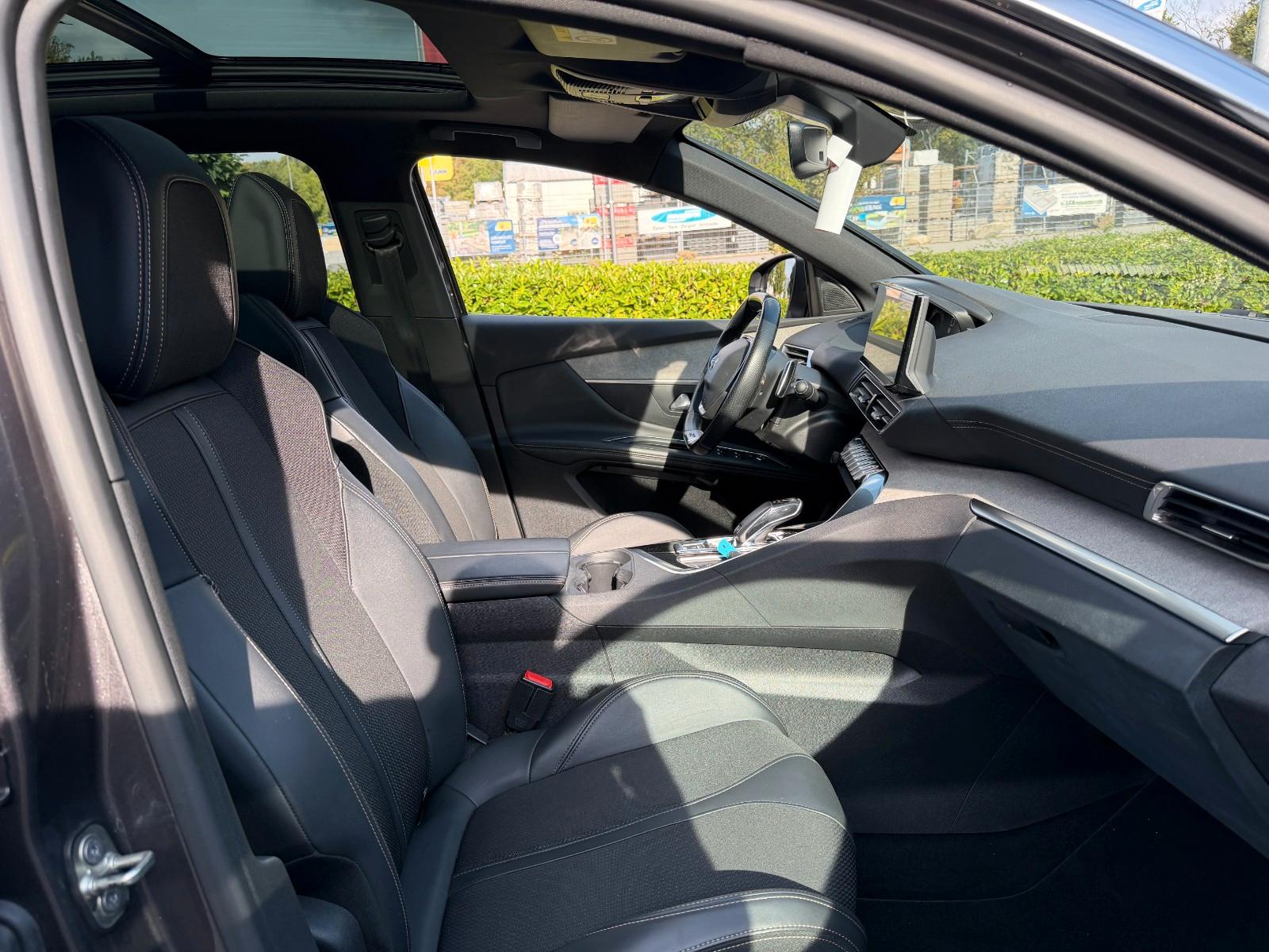 Peugeot 3008 GT Garantie*Pano*1.Hand*180°Keyless*Navi*