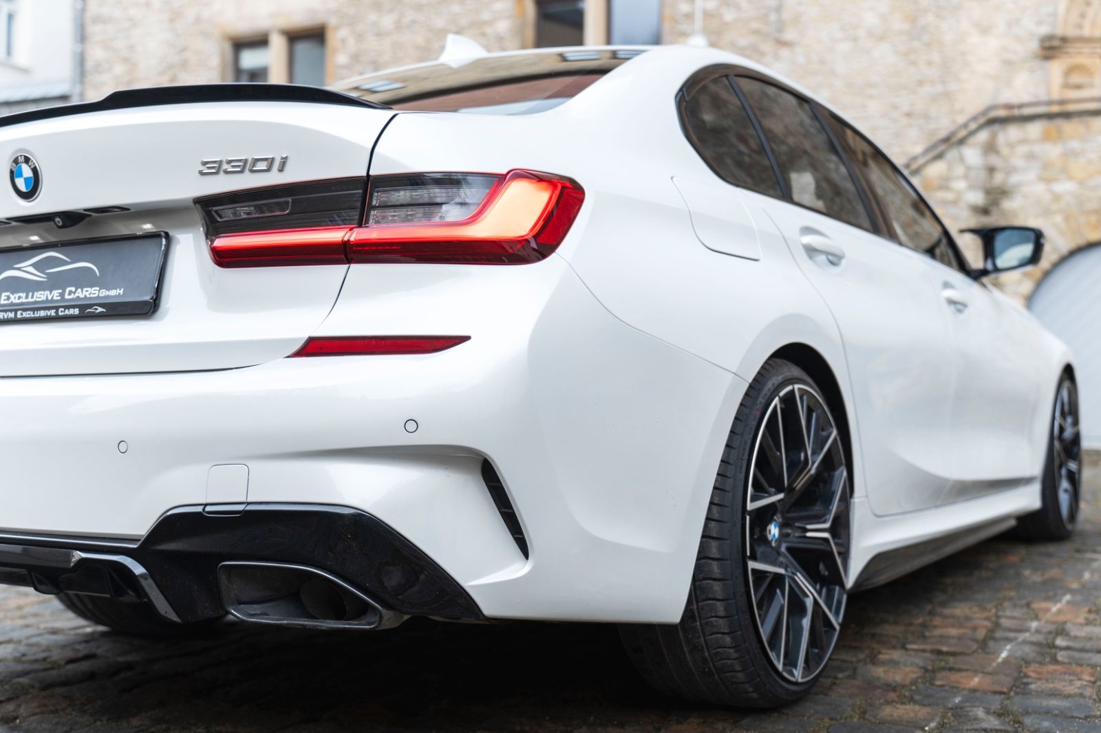 Fahrzeugabbildung BMW 330iX M-Performance HIFI KAM LED NAV CARPLAY