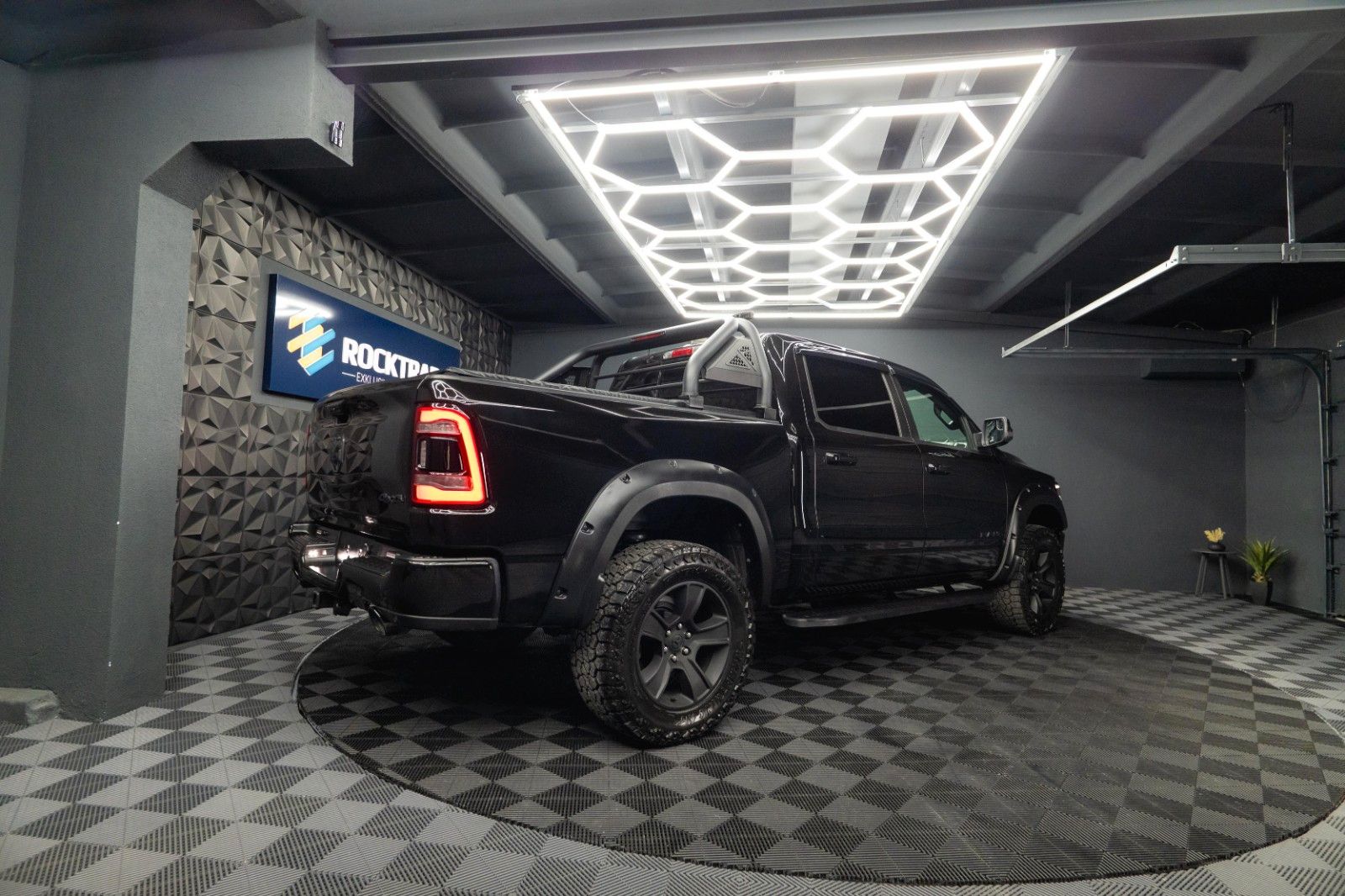 Fahrzeugabbildung Dodge RAM 5.7 V8 HEMI 4x4 LARAMIE Limited Offroad LED