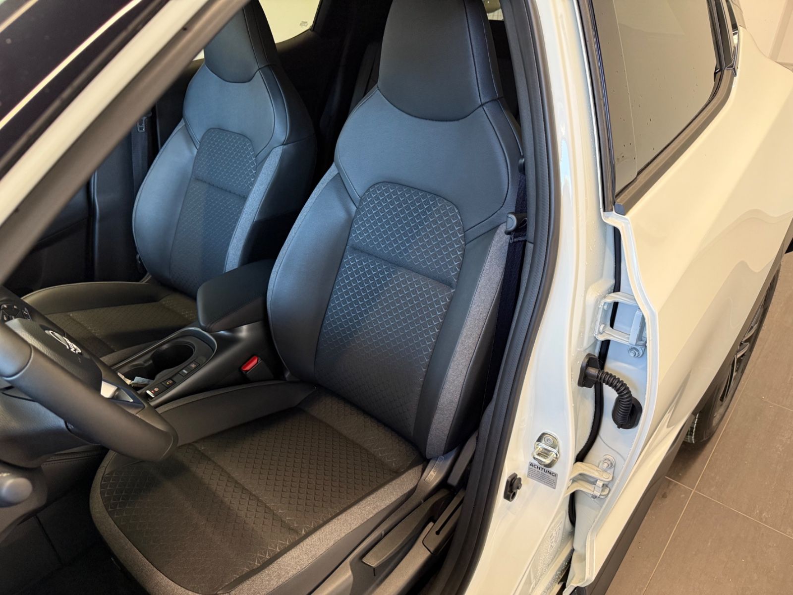 Fahrzeugabbildung Nissan Juke Hybrid N-Connecta Automatik, Winter-P.,Navi
