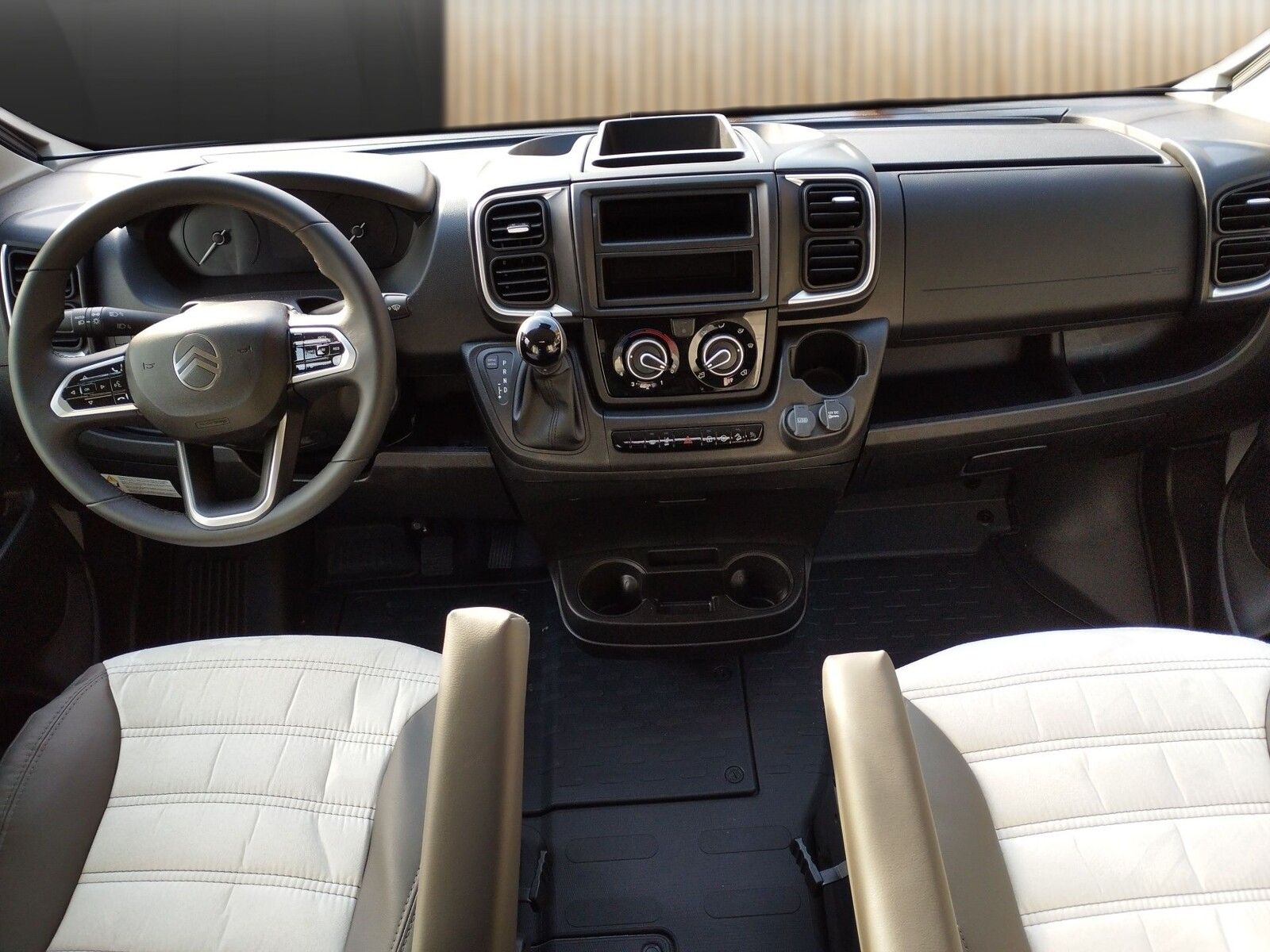 Fahrzeugabbildung Sunlight Adventure Cliff 602 Automatik, Dörr Edition, LTE