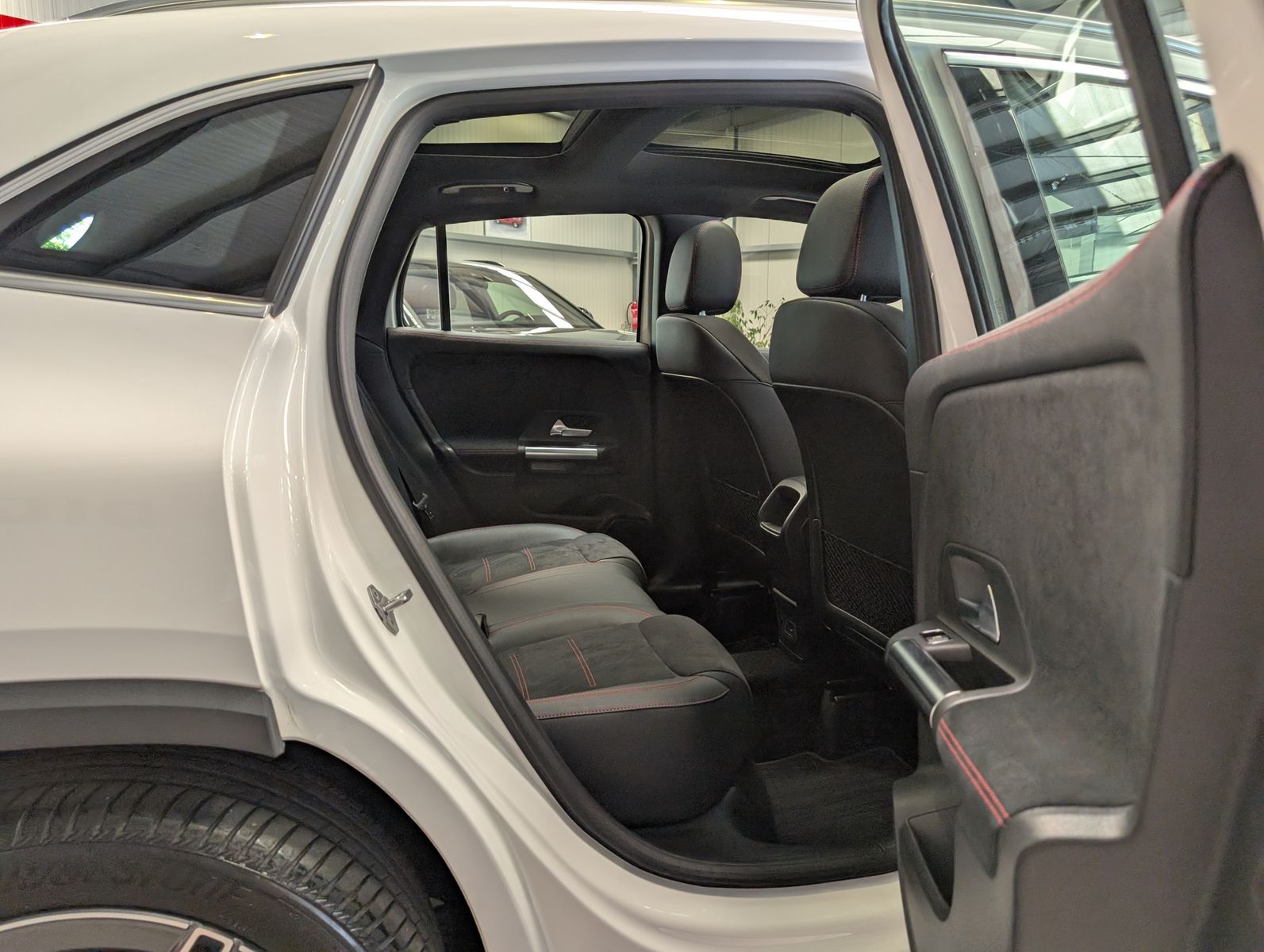 Fahrzeugabbildung Mercedes-Benz GLA 200 d DCT AMG-Line LED StandHz Dinamica Pano