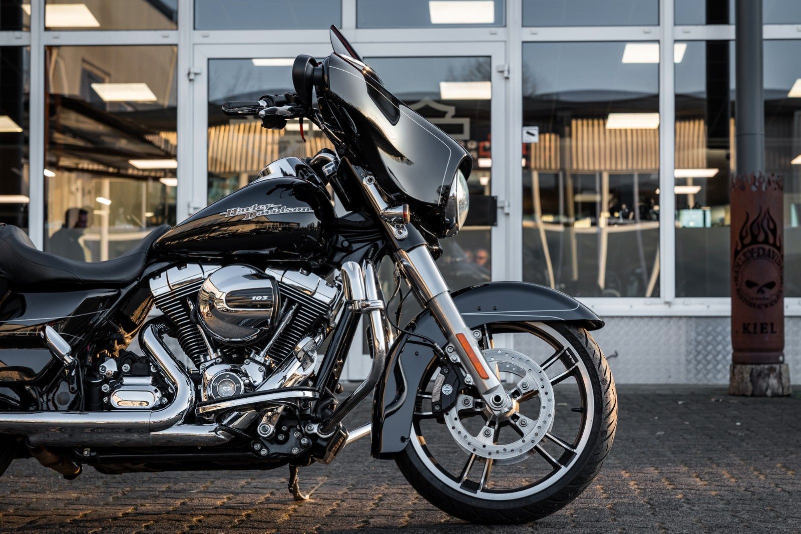 Fahrzeugabbildung Harley-Davidson Harley-Davidson STREET GLIDE SPECIAL FLHXS