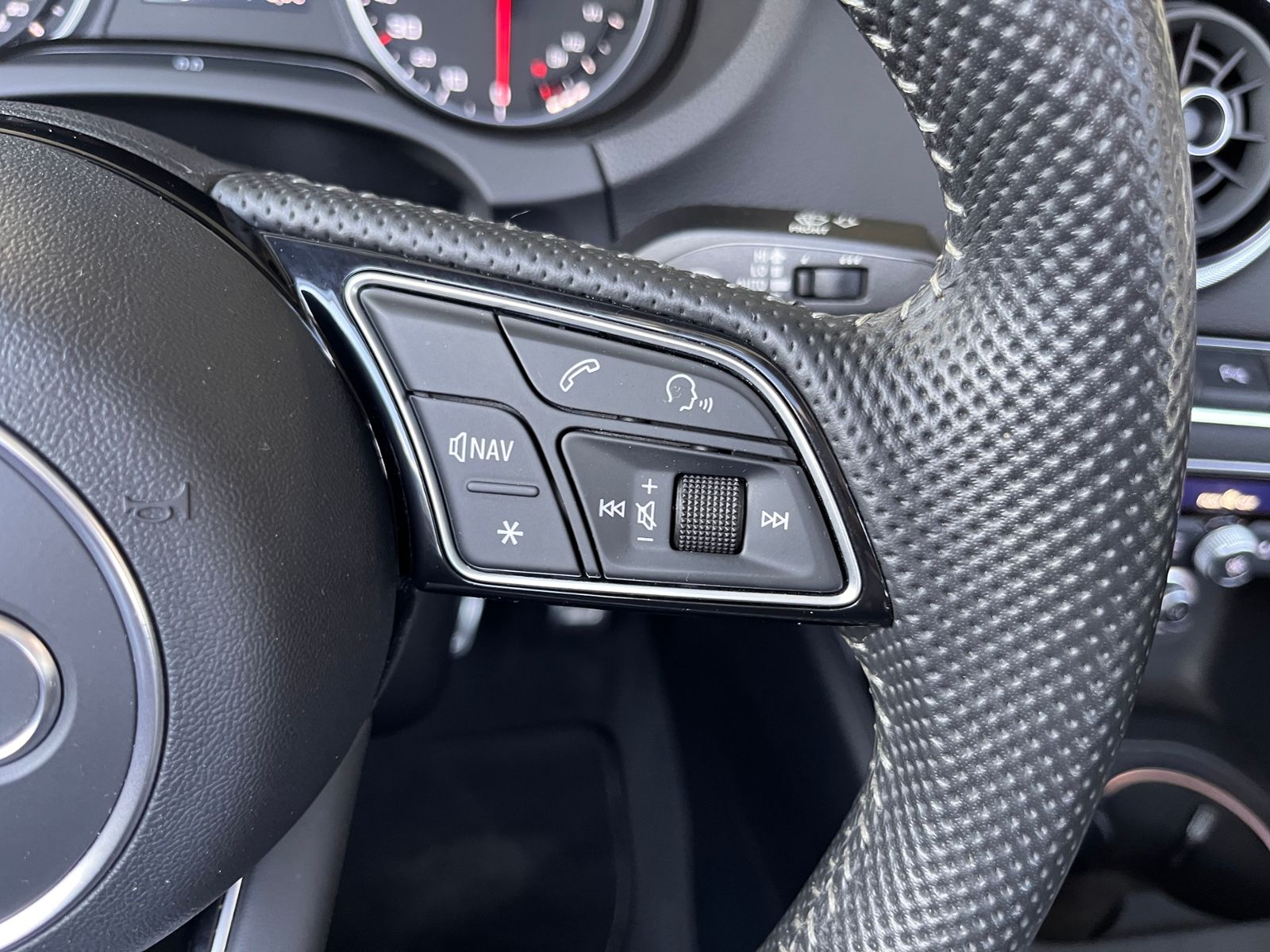 Fahrzeugabbildung Audi A3 Cabriolet 35 TFSI S line sport LED NAV PDC