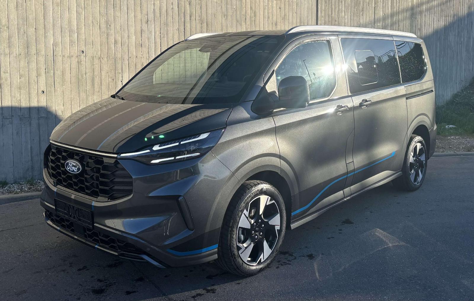 Ford Tourneo Custom Tourneo Custom 320 L1H1 VA Autm. 