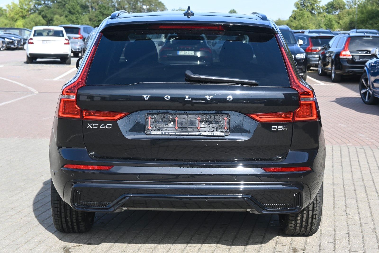 Fahrzeugabbildung Volvo XC60 B5 AWD Plus Dark*PANO*H&K*LUFT*LED*360°