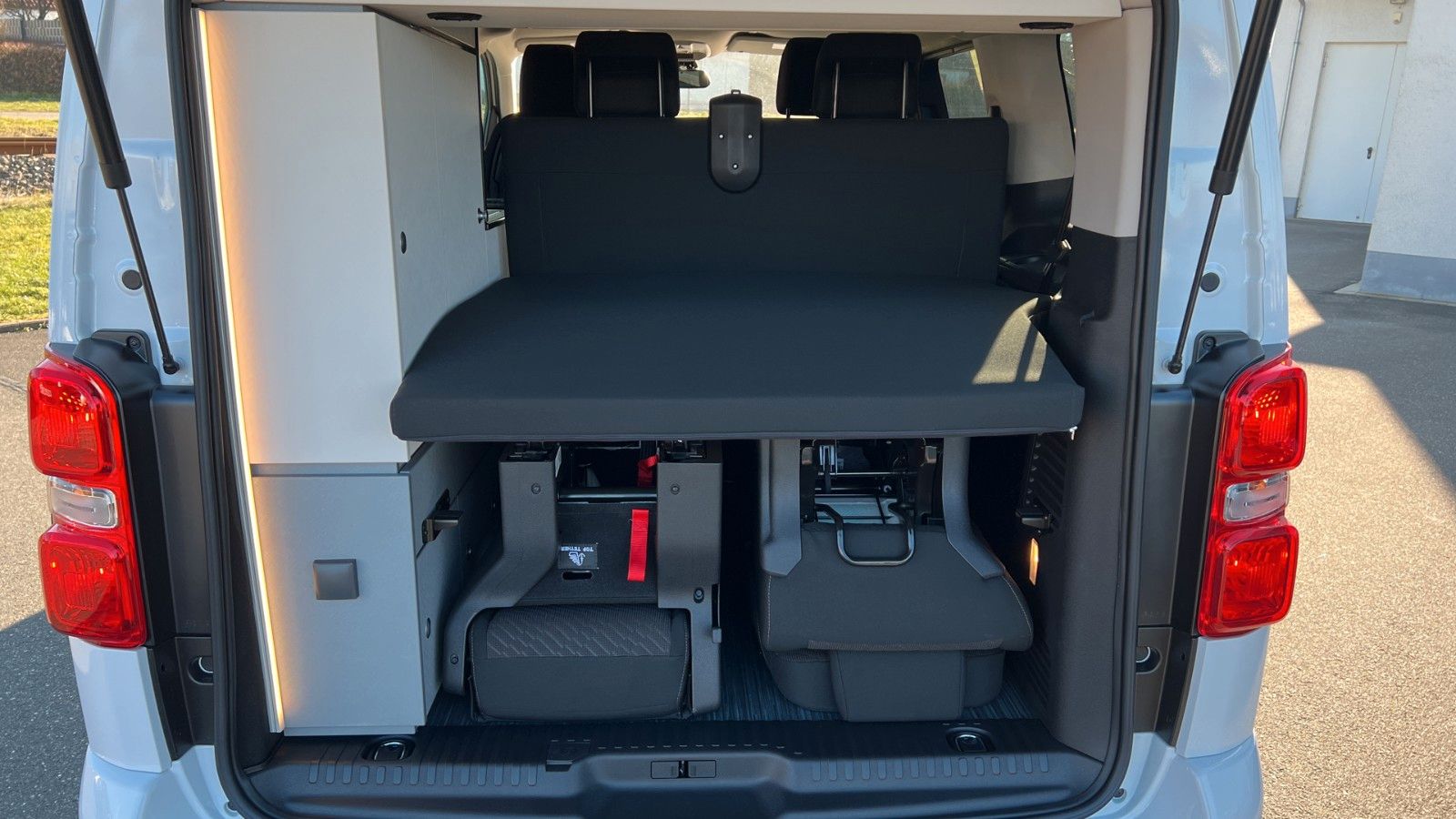 Fahrzeugabbildung Crosscamp Toyota Flex MJ2022 130 kW 8GA *Sofort Verfügbar"