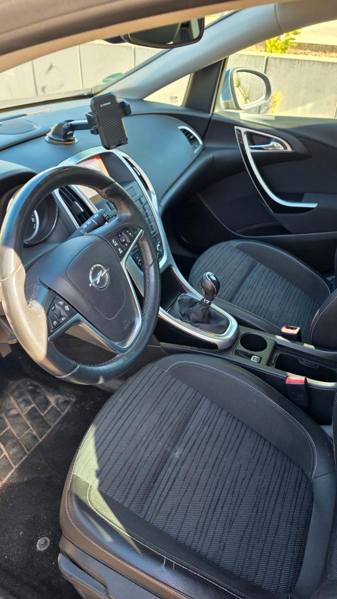 Opel Astra 2014 — photo 7
