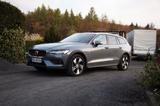 Volvo V60 Cross Country B4 D AWD Plus  - Volvo V60 Cross Country von privat