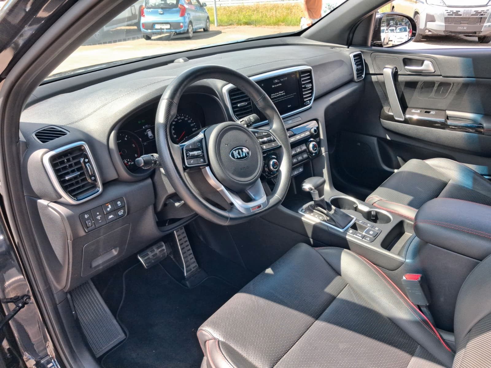 Fahrzeugabbildung Kia Sportage GT-Line 4WD Pano Leder uvm. 48V