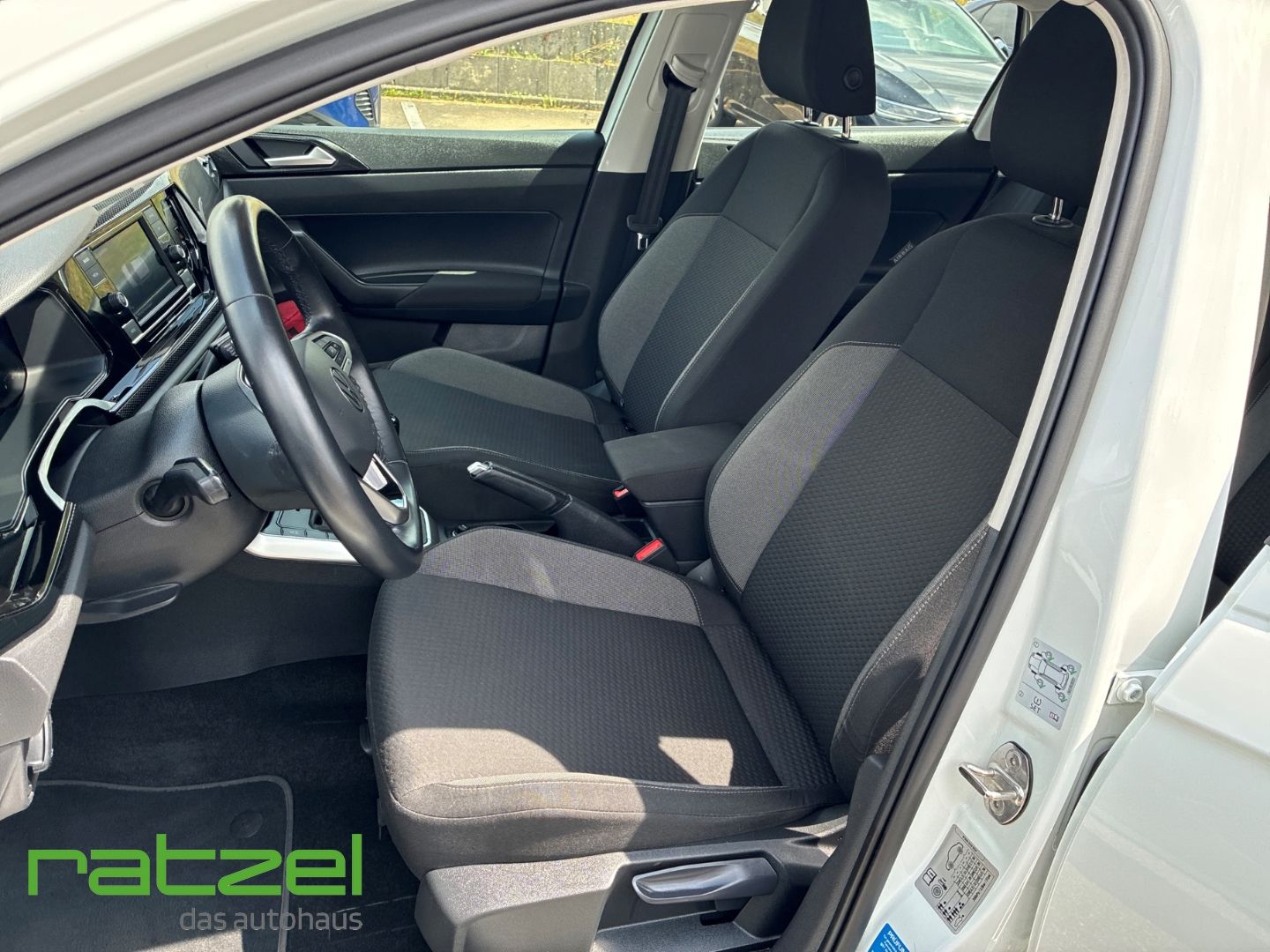 Fahrzeugabbildung Volkswagen Polo Life 1.0 Digitales Cockpit LED Musikstreami