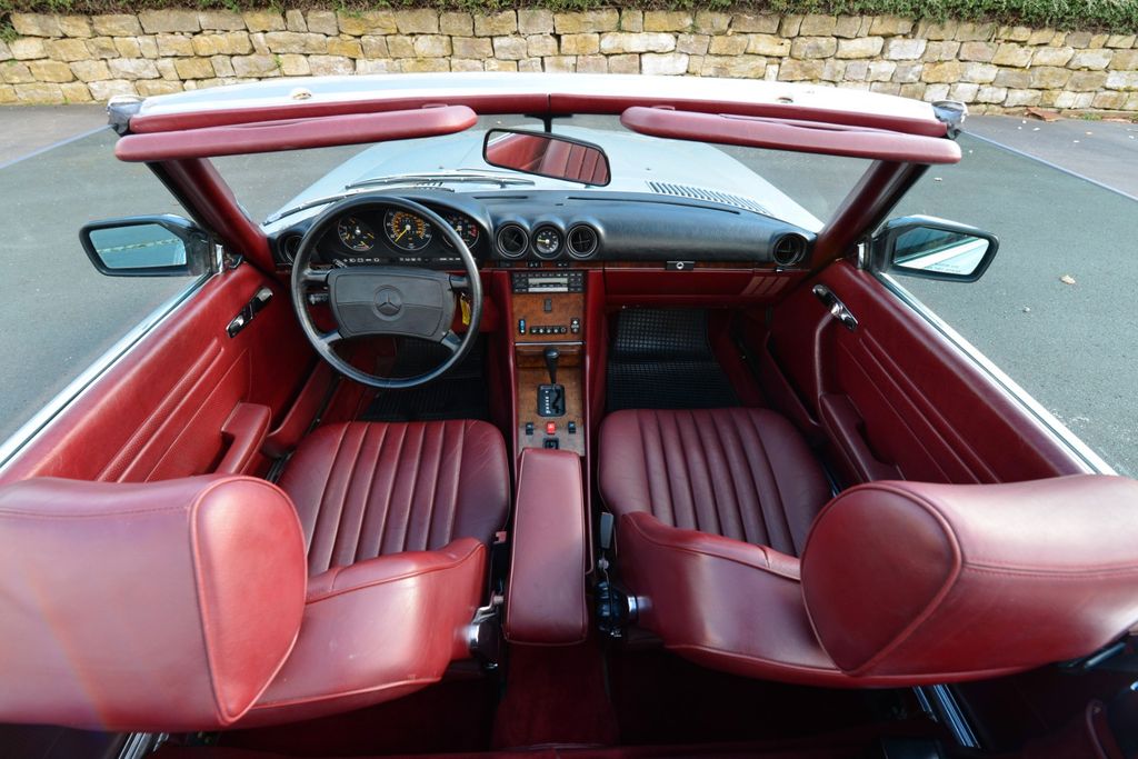 Mercedes-Benz SL 560