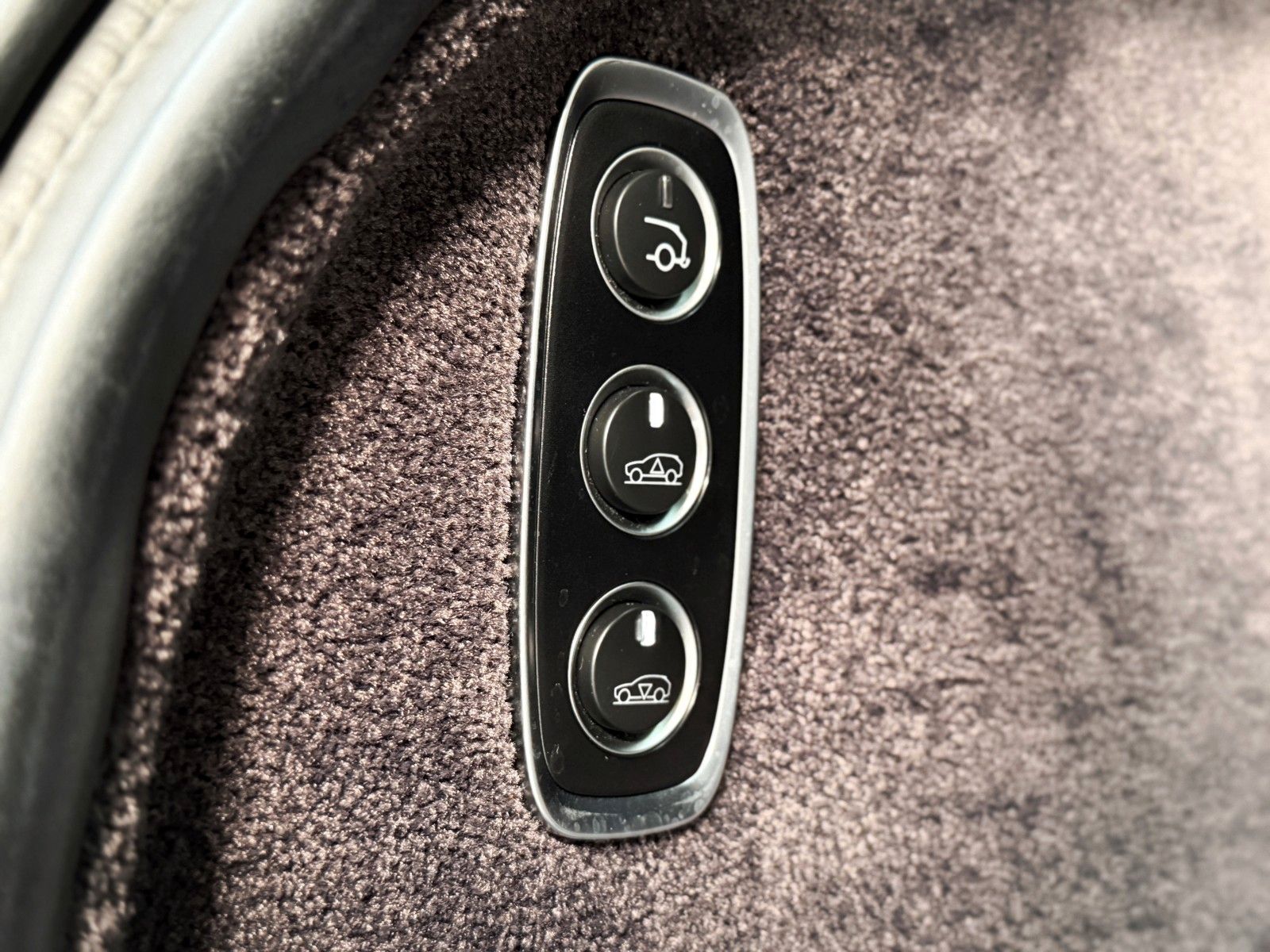 Fahrzeugabbildung Aston Martin DBX 4.0 V8 DBX707 + 2.Hand + Top Geplfegt