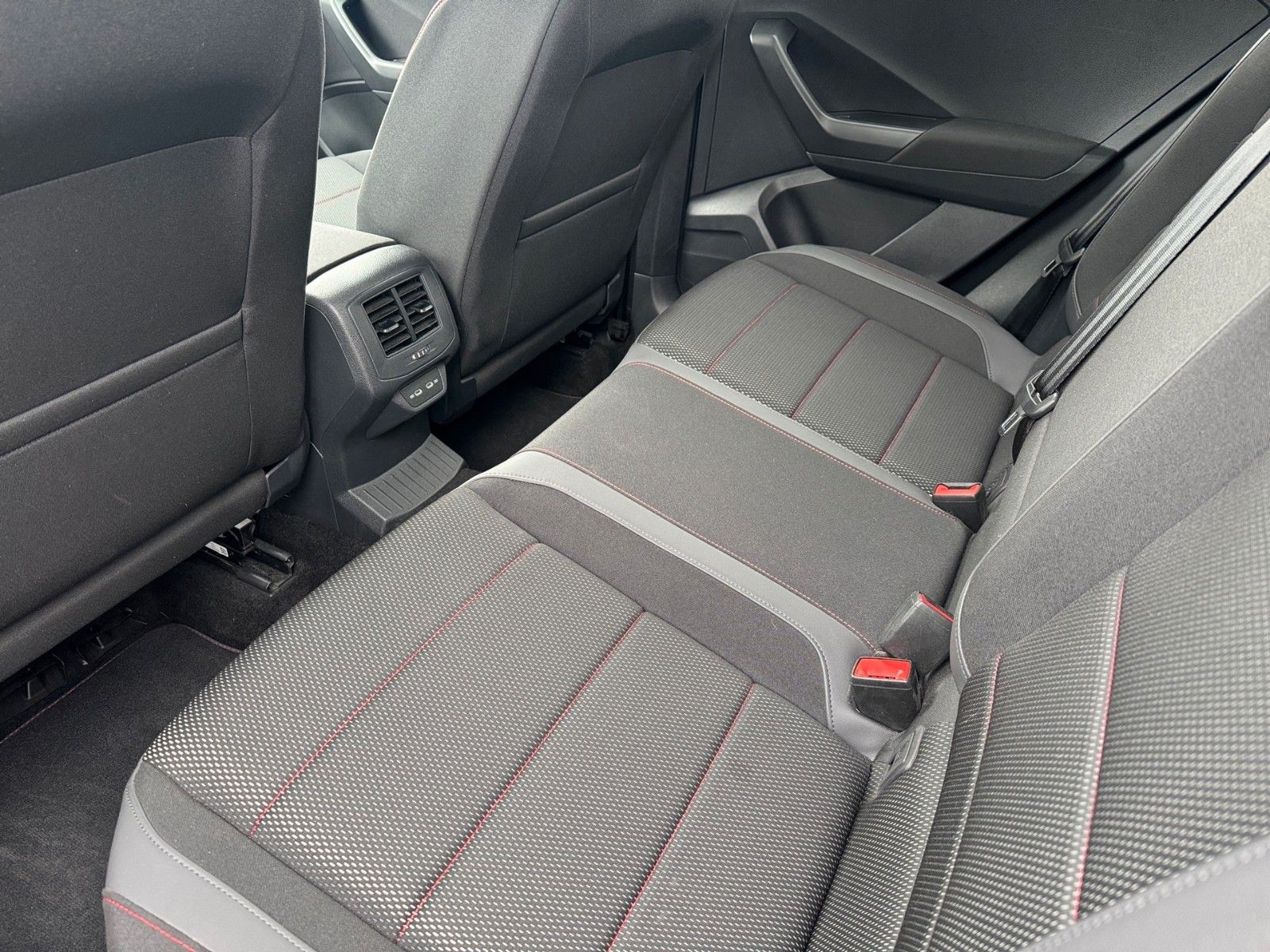 Fahrzeugabbildung Volkswagen T-Roc Sport 1.5 TSI