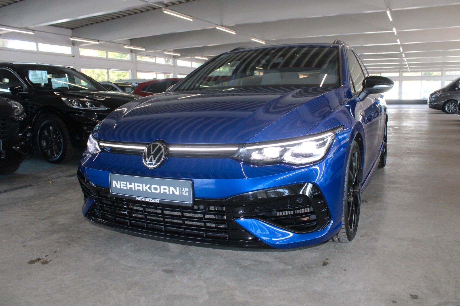 Fahrzeugabbildung Volkswagen Golf R DSG 4MOTION IQ Light Pano Performance Pak
