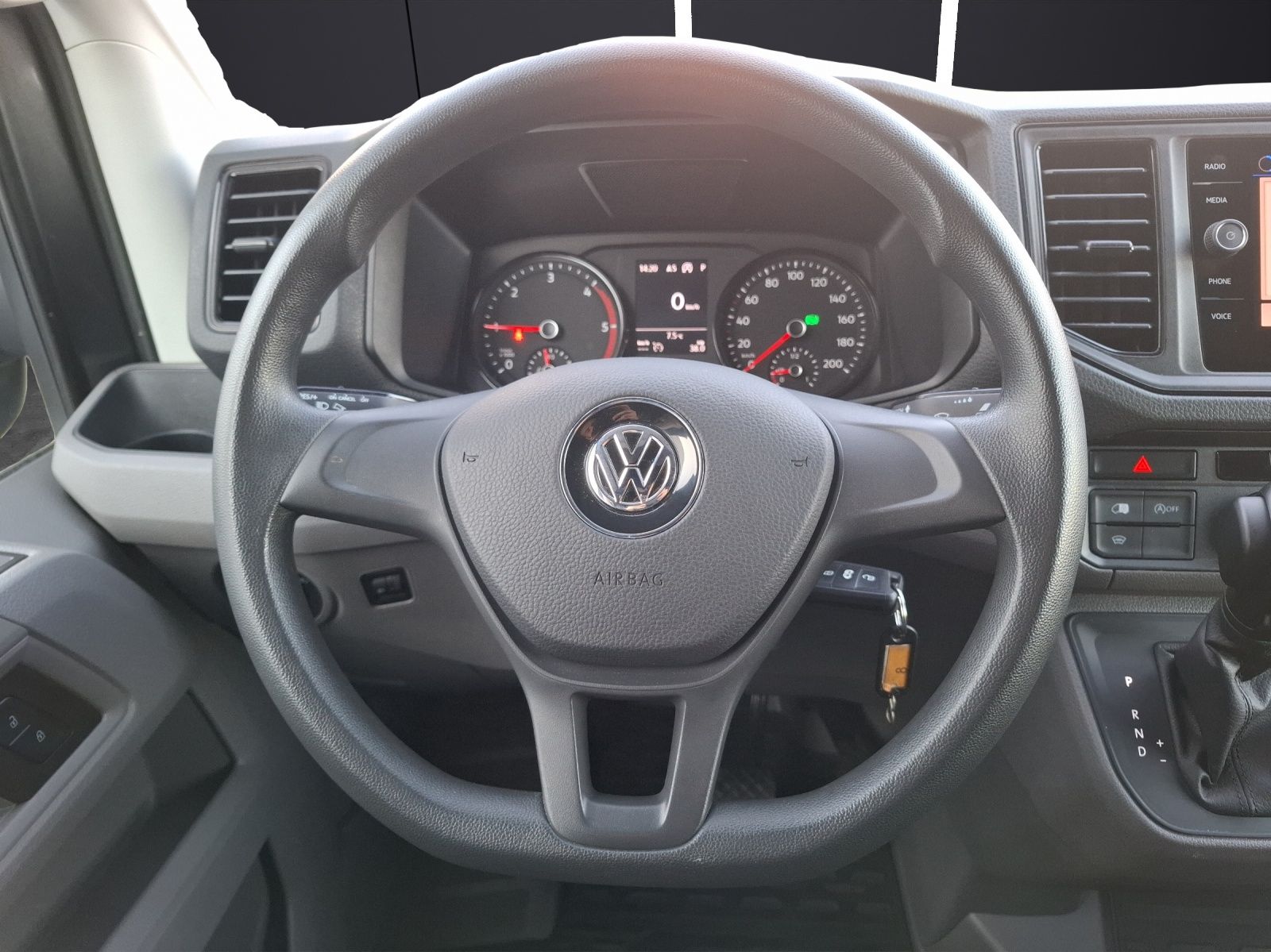 Fahrzeugabbildung Volkswagen Crafter Kasten 35 MR HD AHK Navi Klima GRA RFK