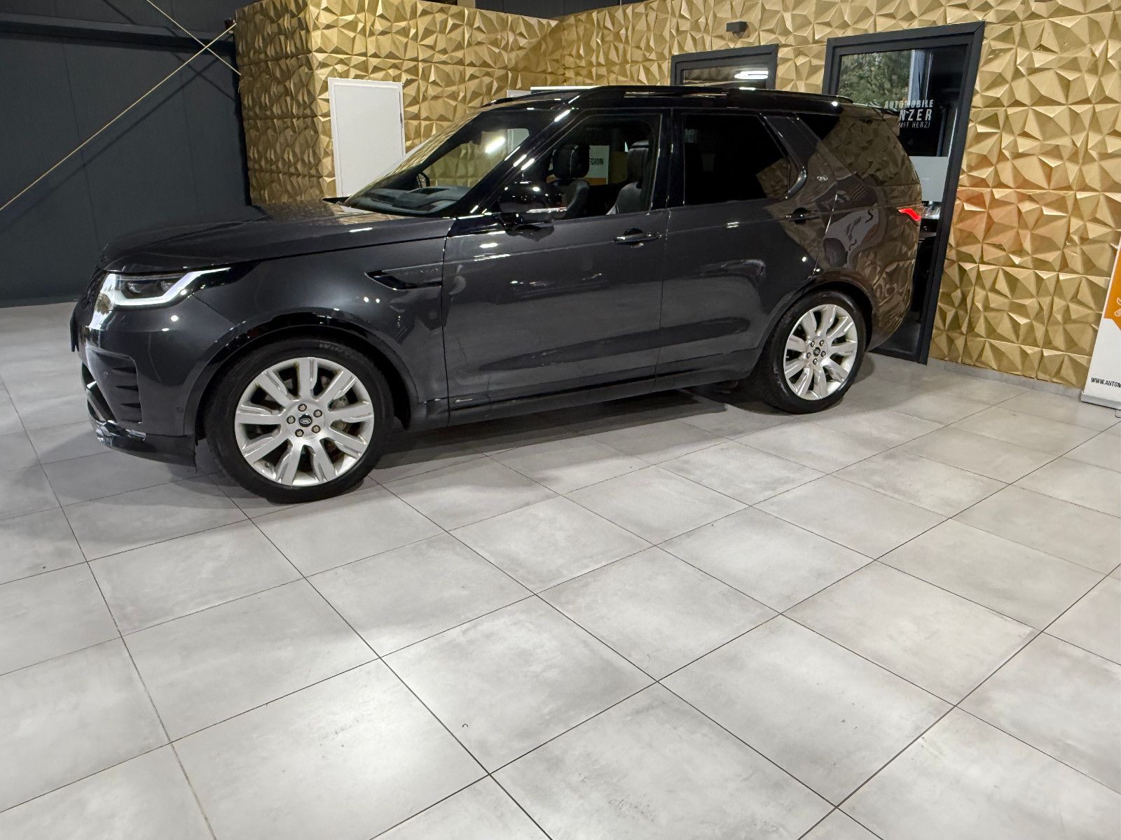Fahrzeugabbildung Land Rover 5 R-Dynamic HSE D300/7-SITZER/PANO/3D-KAM/VOLL