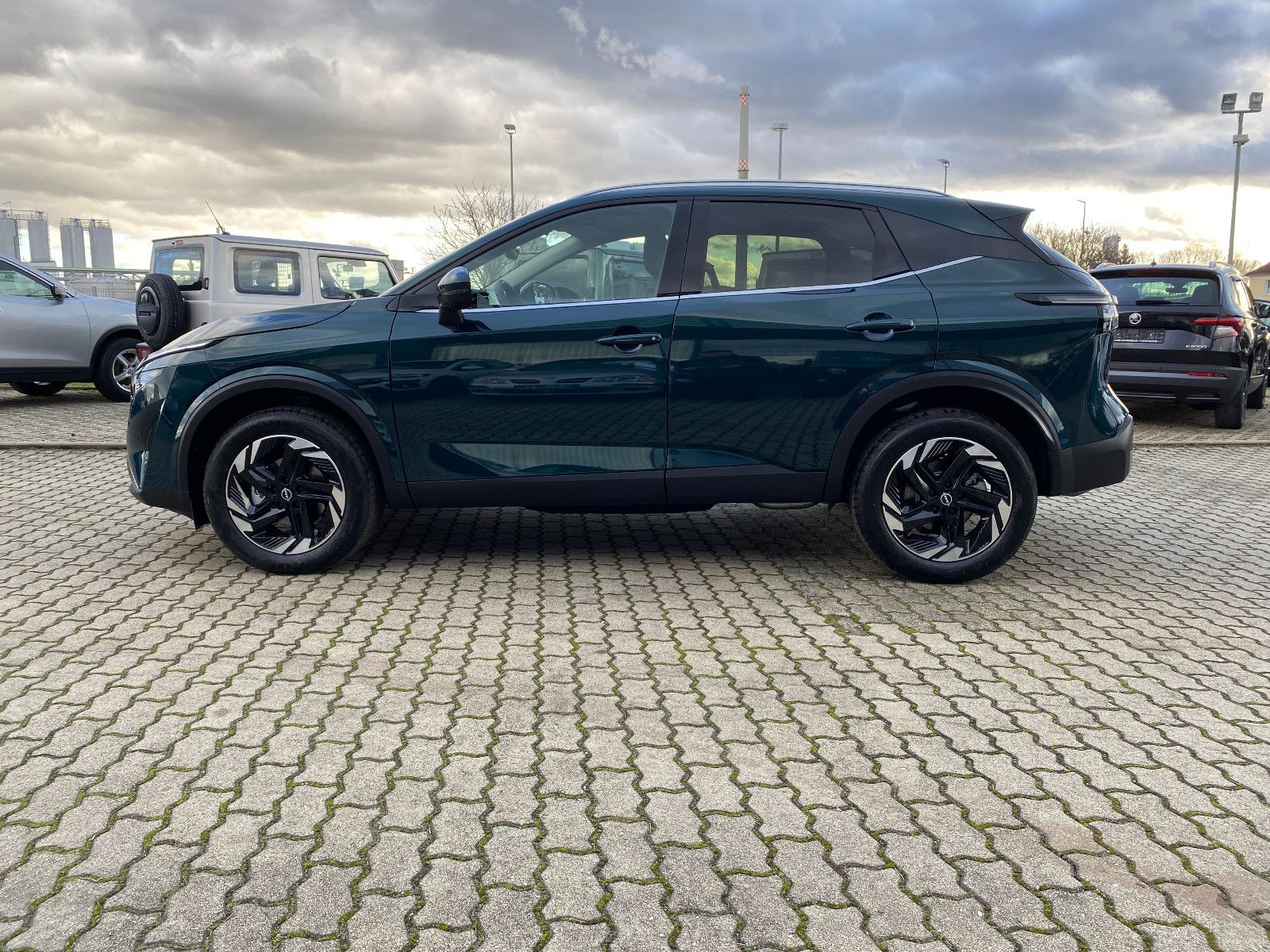 Fahrzeugabbildung Nissan Qashqai 1.3 DIG-T MHEV Xtronic N-Connecta MY2024