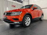 Volkswagen Tiguan Highline 2.0TSI 4Motion/LED/AHK/ACC/SHZ - mit Benzin-Antrieb: Orange, Schiebedach