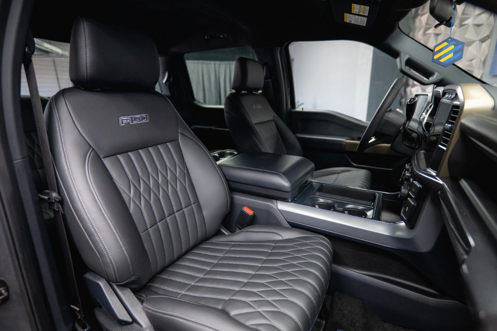Fahrzeugabbildung Ford F150 5.0L V8 4x4 Offroad SuperCrew RAPTOR 19%