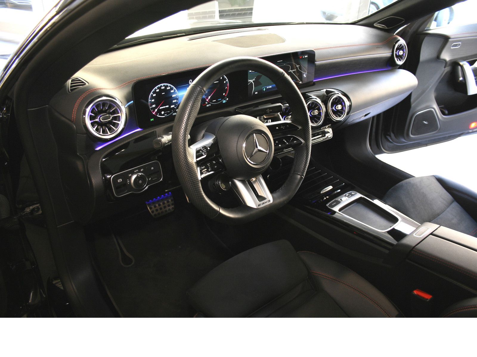 Fahrzeugabbildung Mercedes-Benz CLA 35 AMG 4M *Night II*Burmester*Aerodynamic