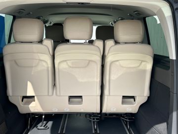 Mercedes V 220 - 11