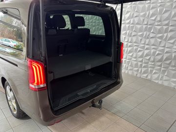 Mercedes V 220 - 9