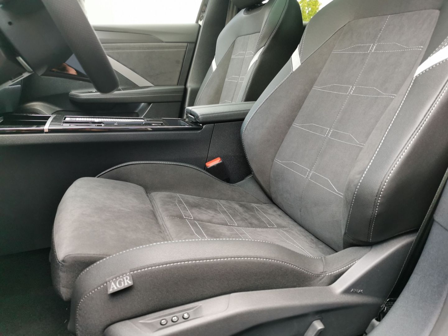 Fahrzeugabbildung Opel Astra Ultimate HUD Panorama Navi Memory Sitz SHZ