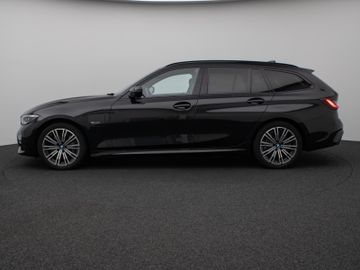 Fahrzeugabbildung BMW 330e M Sport Panorama Kamera HUD DAB HiFi Komfor