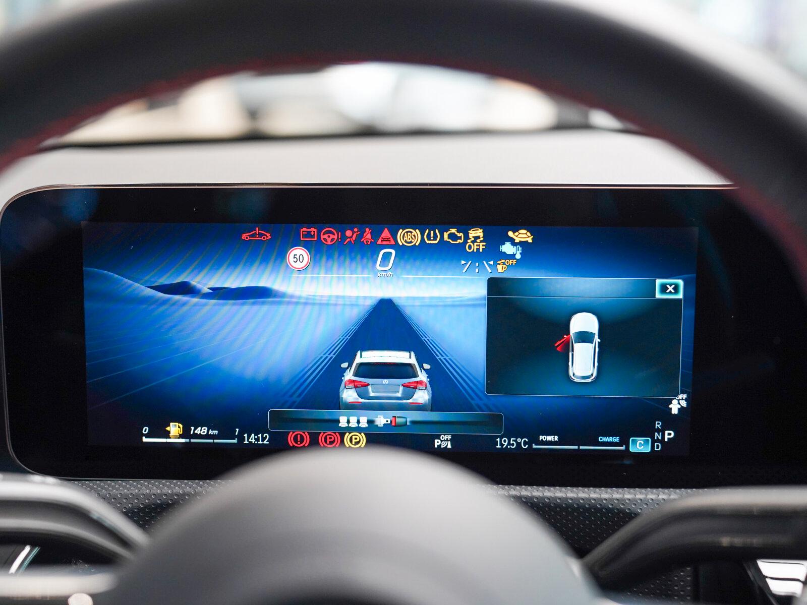 Mercedes-Benz A-Class AMG Line CarPlay Rückfahrkamera, миниатюра 15
