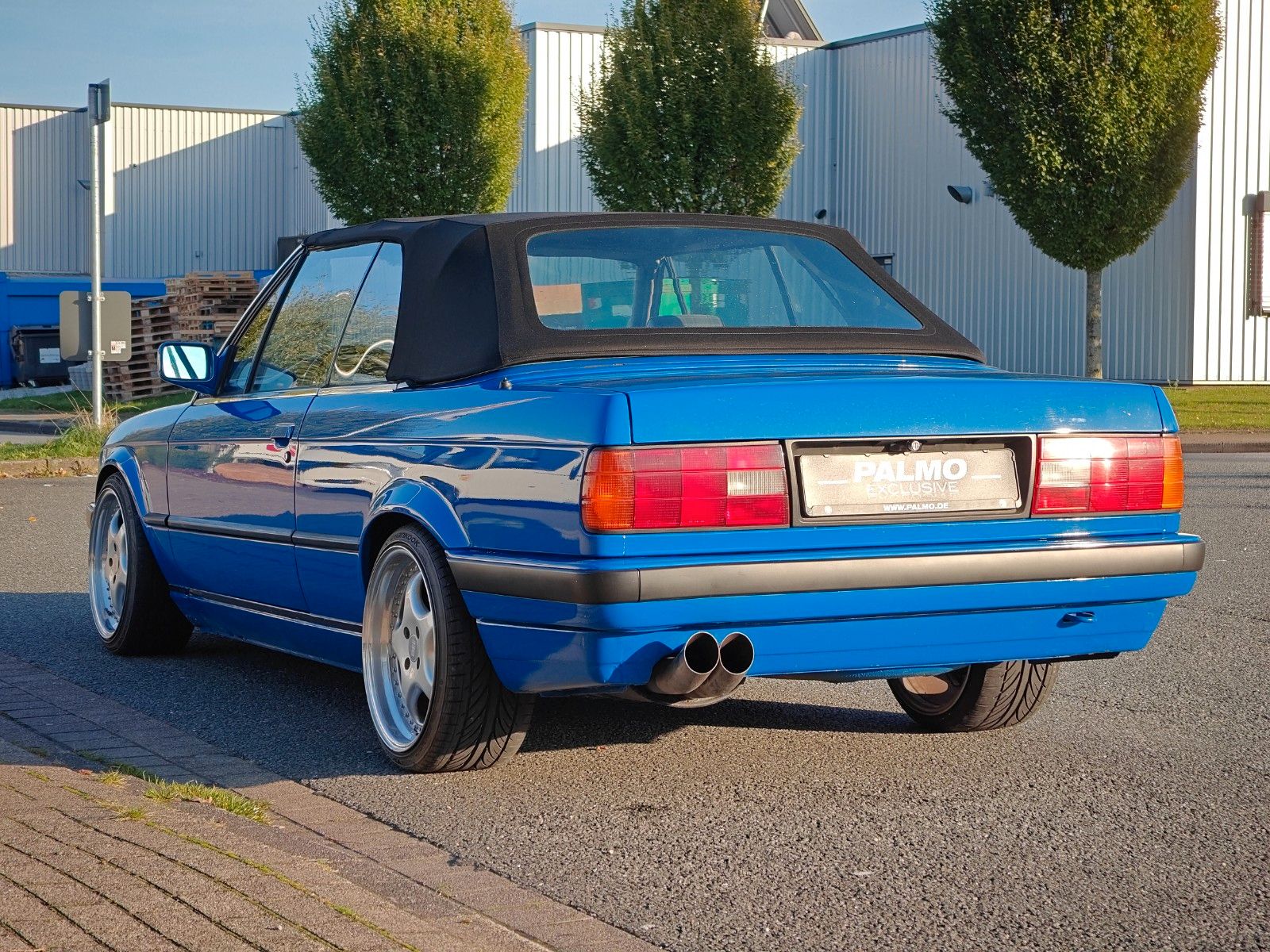 Fahrzeugabbildung BMW 318i Cabrio E30 - Lack NEU, Verdeck NEU