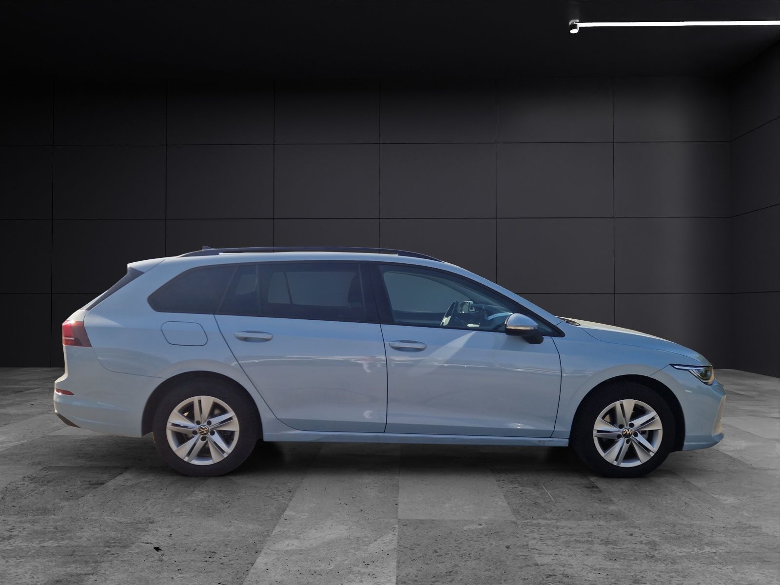 Fahrzeugabbildung Volkswagen Golf VIII Variant eTSI Life DSG LED ACC AHK SHZ