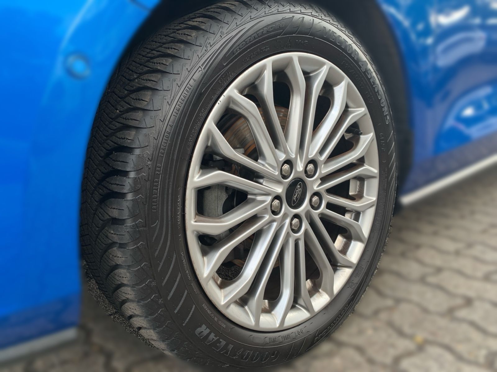 Fahrzeugabbildung Ford Focus Turnier 1.0 EcoBoost Hybrid Titanium X S/S