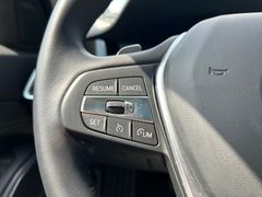 Fahrzeugabbildung BMW 320d SportLine Autom. LED AHK Navi HUD Pano 17"