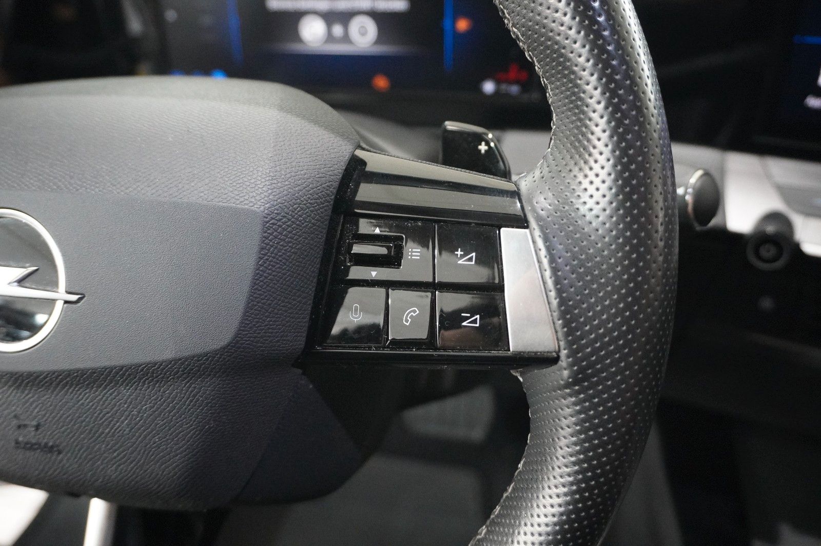 Fahrzeugabbildung Opel Astra L Lim. 1.6 HYBRID ELEGANCE NAVI/LED/KAMERA