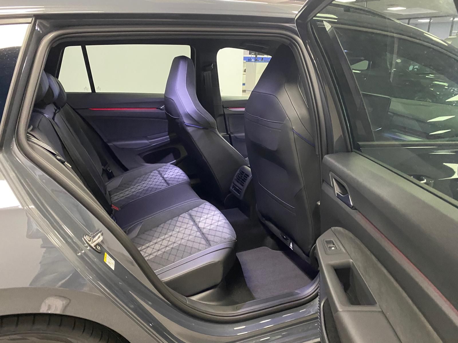 Fahrzeugabbildung Volkswagen Variant 2.0 TSI 4Mot R-Line BlackStyle+AHK+MATRI