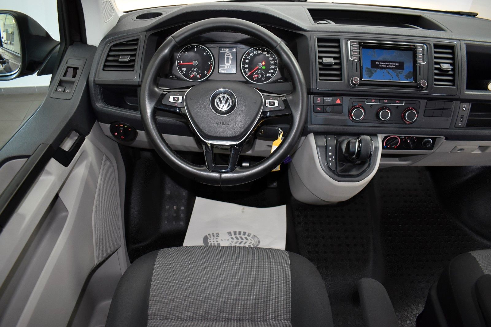 Fahrzeugabbildung Volkswagen T6 Transporter Kombi  DSG Navi,Kamera,8 Sitzer