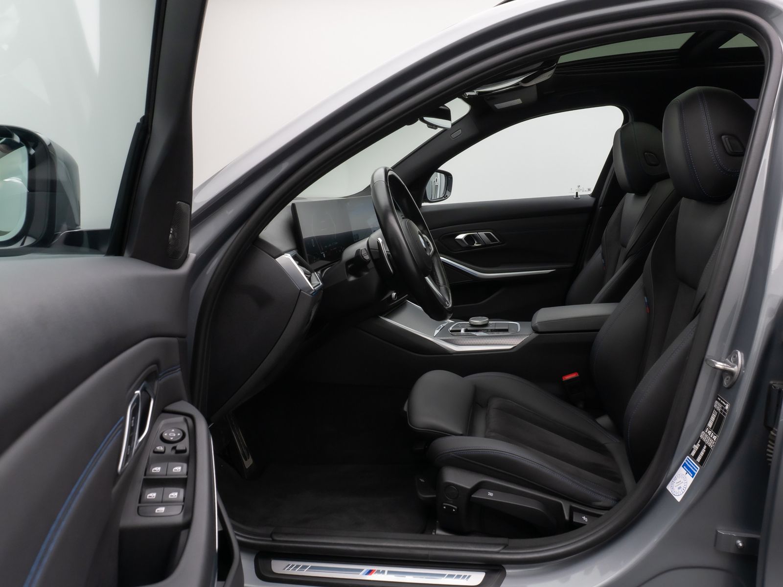 Fahrzeugabbildung BMW 330i M Sport Kamera DAB HUD H/K Komfort Panorama