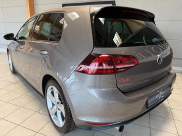 Volkswagen Golf - 8