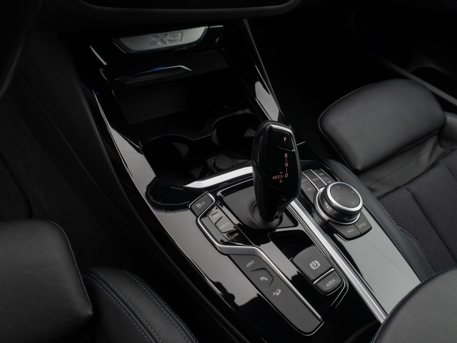 Fahrzeugabbildung BMW X3 xD30e M Sport DAB CockPit+ PDC AHK LED 19Zoll
