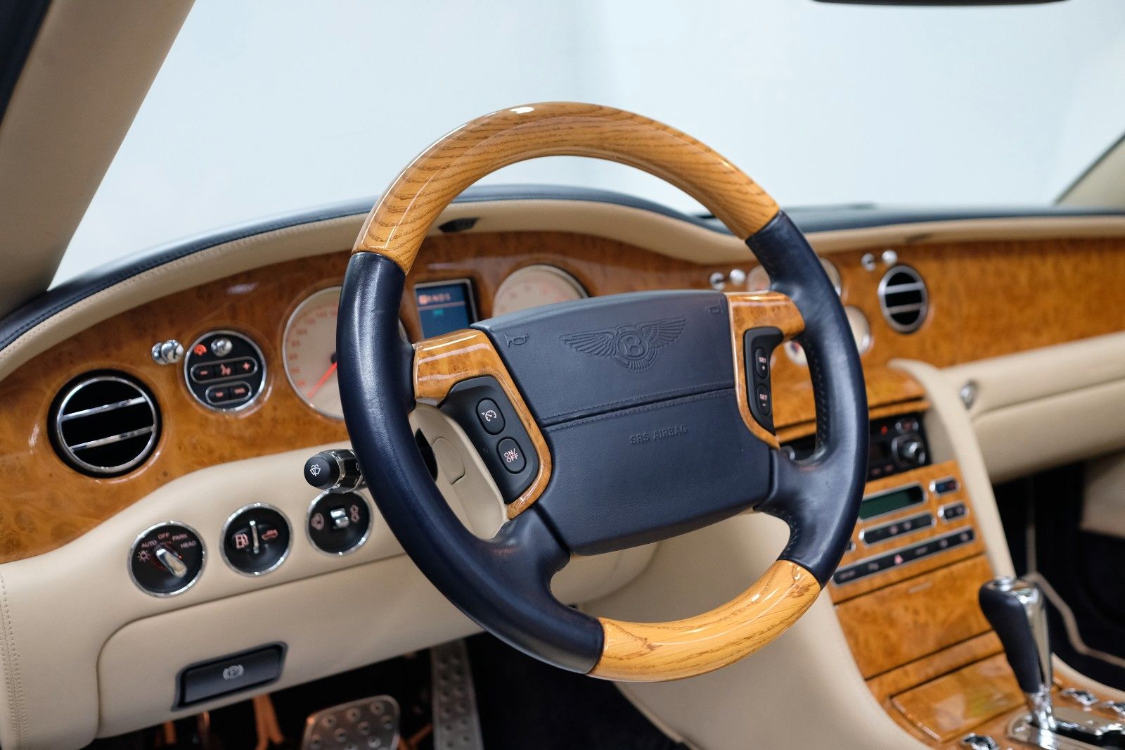 Fahrzeugabbildung Bentley Azure /TIPTRONIC/KAMERA/MATRIXGRILL