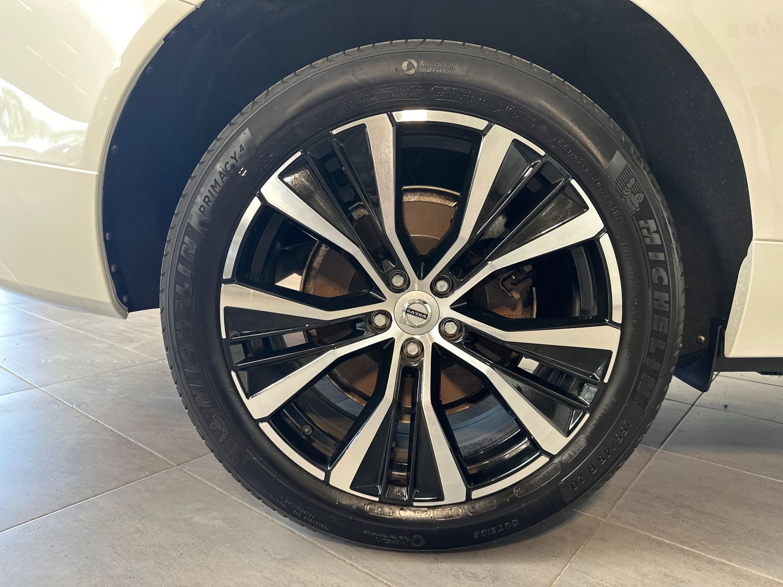 Fahrzeugabbildung Volvo XC60 T6 AWD Recharge Core NAV+LED+PANO+AHK+STHZG