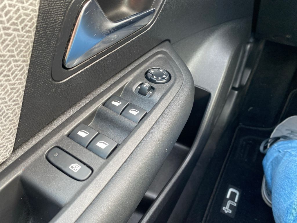 Fahrzeugabbildung Citroën C4 PureTech 130 S&S FEEL PACK *Kälte-Paket*