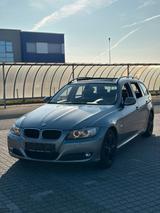 BMW 318i Touring Pano Scheckheftgepflegt - BMW 318 aus 2010: Kombi, 318i