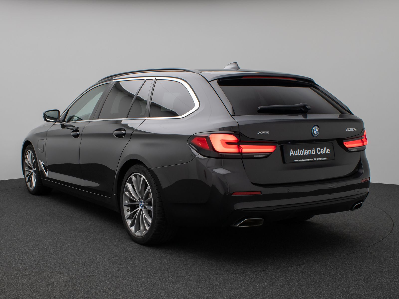 Fahrzeugabbildung BMW 530e xD Panorama DAB CockPitPro Alarm PDC 19Zoll