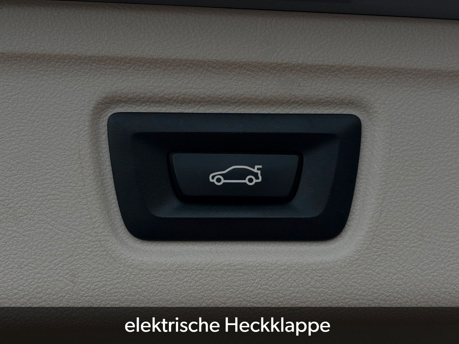 Fahrzeugabbildung BMW 330e Touring ACC HuD HiFi CAM Navi LED CarPlay